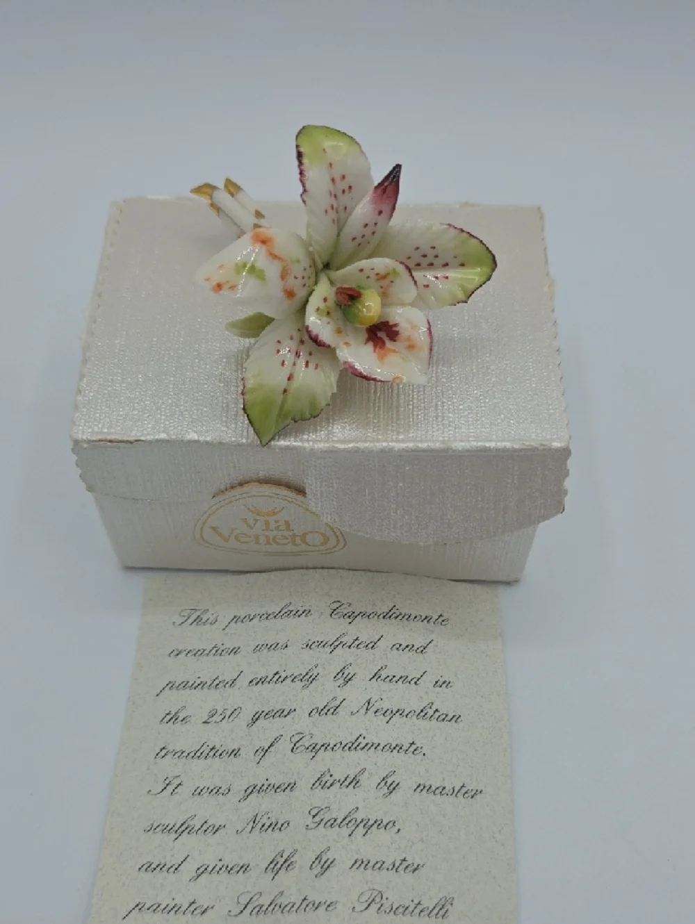 Porcelain Capodimonte Floral Lily Pin Brooch in Cream and Green